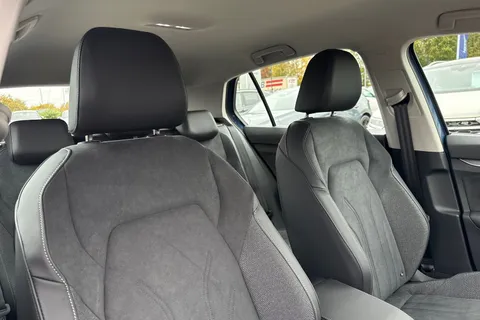  Volkswagen Golf 1.5 TSI eHybrid 19.7kWh Style DSG Euro 6 (s/s) 5dr Thumbnail #24