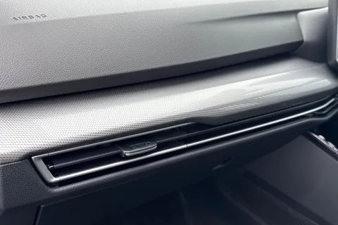  Volkswagen Golf 1.5 TSI eHybrid 19.7kWh Style DSG Euro 6 (s/s) 5dr Thumbnail #32