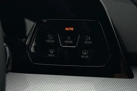  Volkswagen Golf 1.5 TSI eHybrid 19.7kWh Style DSG Euro 6 (s/s) 5dr Thumbnail #36