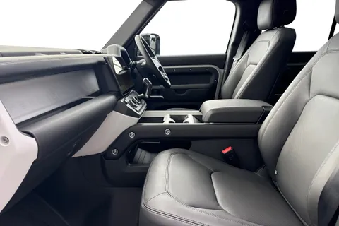  Land Rover Defender 110 3.0 D250 MHEV X-Dynamic HSE Auto 4WD Euro 6 (s/s) 5dr Thumbnail #4