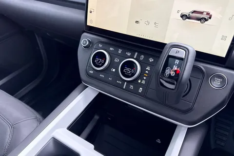  Land Rover Defender 110 3.0 D250 MHEV X-Dynamic HSE Auto 4WD Euro 6 (s/s) 5dr Thumbnail #17