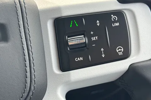  Land Rover Defender 110 3.0 D250 MHEV X-Dynamic HSE Auto 4WD Euro 6 (s/s) 5dr Thumbnail #19