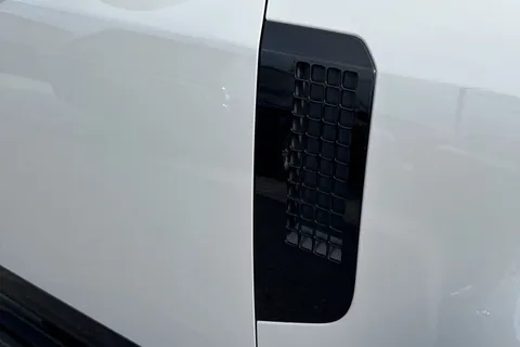  Land Rover Defender 110 3.0 D250 MHEV X-Dynamic HSE Auto 4WD Euro 6 (s/s) 5dr Thumbnail #26