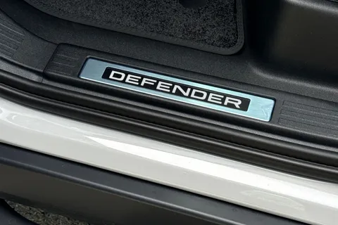  Land Rover Defender 110 3.0 D250 MHEV X-Dynamic HSE Auto 4WD Euro 6 (s/s) 5dr Thumbnail #32