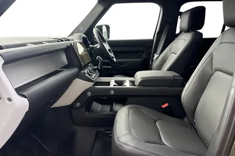 Land Rover Defender 110 3.0 D250 MHEV X-Dynamic HSE Auto 4WD Euro 6 (s/s) 5dr Thumbnail #4