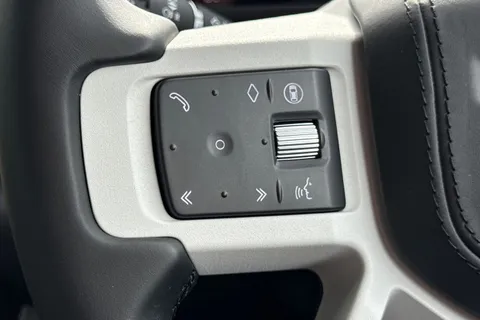 Land Rover Defender 110 3.0 D250 MHEV X-Dynamic HSE Auto 4WD Euro 6 (s/s) 5dr Thumbnail #18
