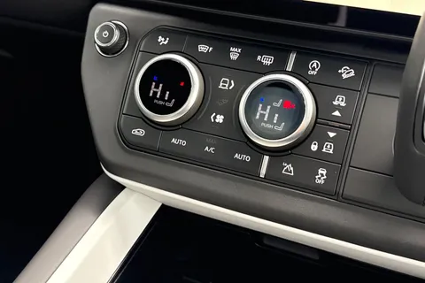 Land Rover Defender 110 3.0 D250 MHEV X-Dynamic HSE Auto 4WD Euro 6 (s/s) 5dr Thumbnail #20