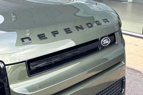 Land Rover Defender 110 3.0 D250 MHEV X-Dynamic HSE Auto 4WD Euro 6 (s/s) 5dr Thumbnail #24