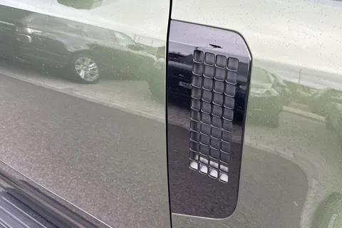 Land Rover Defender 110 3.0 D250 MHEV X-Dynamic HSE Auto 4WD Euro 6 (s/s) 5dr Thumbnail #26