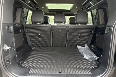 Land Rover Defender 110 3.0 D250 MHEV X-Dynamic HSE Auto 4WD Euro 6 (s/s) 5dr Thumbnail #30