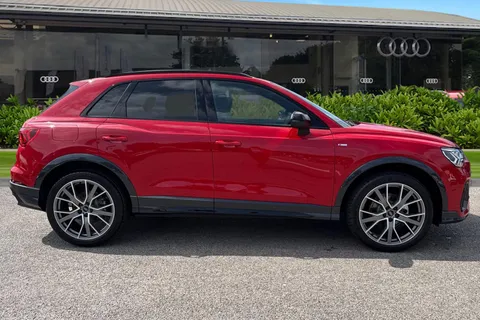 DH25ADX Audi Q3 1.5 TFSI CoD 35 Black Edition S Tronic Euro 6 (s/s) 5dr Thumbnail #4