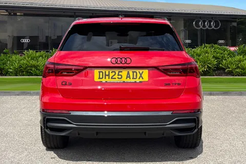 DH25ADX Audi Q3 1.5 TFSI CoD 35 Black Edition S Tronic Euro 6 (s/s) 5dr Thumbnail #5