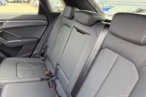 DH25ADX Audi Q3 1.5 TFSI CoD 35 Black Edition S Tronic Euro 6 (s/s) 5dr Thumbnail #19