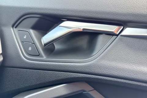 DH25ADX Audi Q3 1.5 TFSI CoD 35 Black Edition S Tronic Euro 6 (s/s) 5dr Thumbnail #21