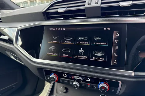 DH25ADX Audi Q3 1.5 TFSI CoD 35 Black Edition S Tronic Euro 6 (s/s) 5dr Thumbnail #36