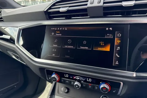 DH25ADX Audi Q3 1.5 TFSI CoD 35 Black Edition S Tronic Euro 6 (s/s) 5dr Thumbnail #38