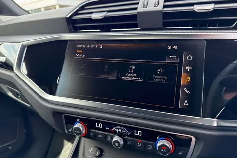 DH25ADX Audi Q3 1.5 TFSI CoD 35 Black Edition S Tronic Euro 6 (s/s) 5dr Thumbnail #40