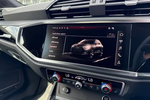 DH25ADX Audi Q3 1.5 TFSI CoD 35 Black Edition S Tronic Euro 6 (s/s) 5dr Thumbnail #46