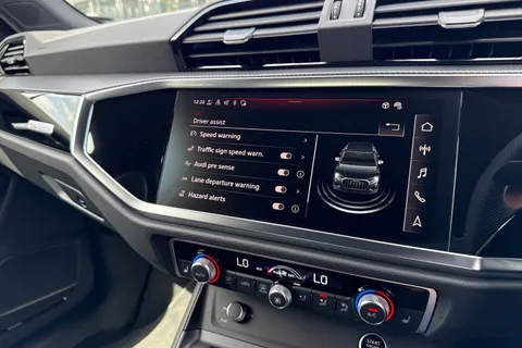 DH25ADX Audi Q3 1.5 TFSI CoD 35 Black Edition S Tronic Euro 6 (s/s) 5dr Thumbnail #47