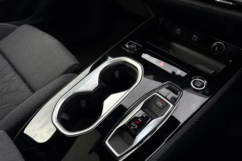  Audi A6 Saloon 2.0 e-hybrid 25.9kWh Edition 1 S Tronic quattro Euro 6 (s/s) 4dr Thumbnail #23