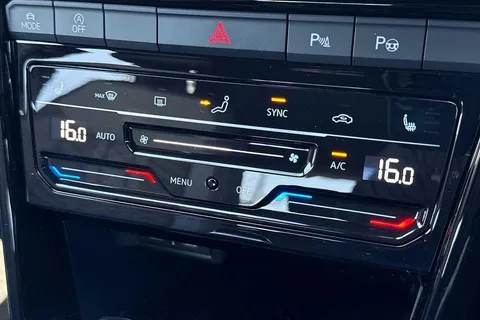 CY25BVX Volkswagen T-Roc 2.0 TDI 150 EVO R-Line 5dr DSG ⭐18' Nevada Alloys⭐ Thumbnail #19