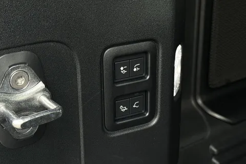  Land Rover Defender 110 3.0 D250 MHEV X-Dynamic HSE Auto 4WD Euro 6 (s/s) 5dr Thumbnail #31