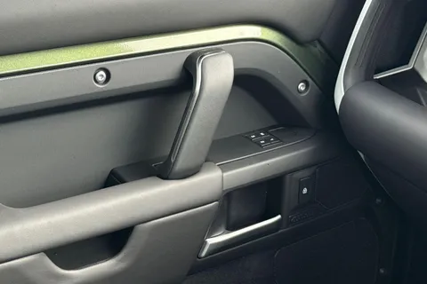  Land Rover Defender 110 3.0 D250 MHEV X-Dynamic HSE Auto 4WD Euro 6 (s/s) 5dr Thumbnail #35