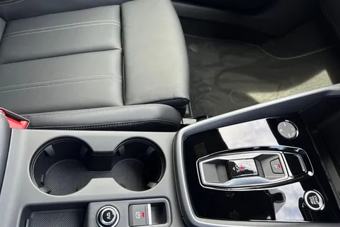 DC25AEV Audi A3 Black Edition 35 TFSI 150 PS S tronic Thumbnail #23