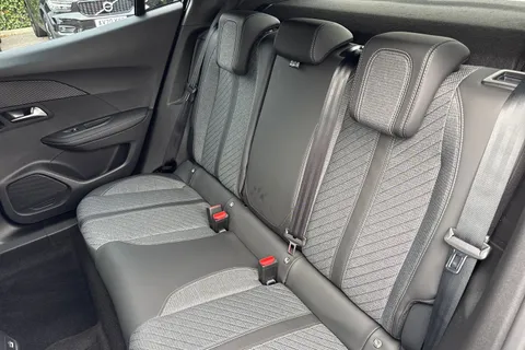 18 of 67 for PEUGEOT e-2008 54kWh Allure SUV 5dr Electric Auto (7kW Charger) (156 ps)