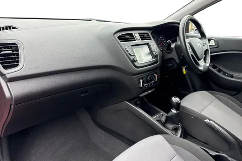 DX69ZNR Hyundai I20 1.2 Play Euro 6 (s/s) 5dr Thumbnail #9