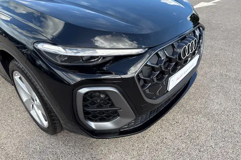 DK75UVJ Audi Q5 2.0 TFSI S line S Tronic quattro Euro 6 (s/s) 5dr Thumbnail #9