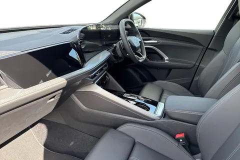 DK75UVJ Audi Q5 2.0 TFSI S line S Tronic quattro Euro 6 (s/s) 5dr Thumbnail #15