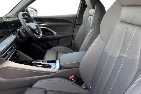 DK75UVJ Audi Q5 2.0 TFSI S line S Tronic quattro Euro 6 (s/s) 5dr Thumbnail #16