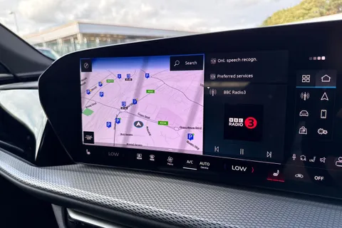 DK75UVJ Audi Q5 2.0 TFSI S line S Tronic quattro Euro 6 (s/s) 5dr Thumbnail #32