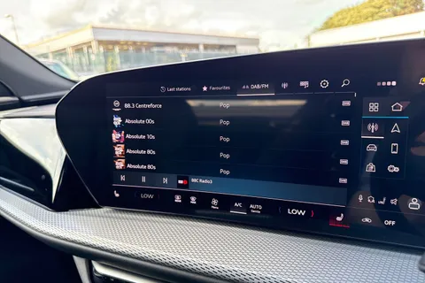 DK75UVJ Audi Q5 2.0 TFSI S line S Tronic quattro Euro 6 (s/s) 5dr Thumbnail #34