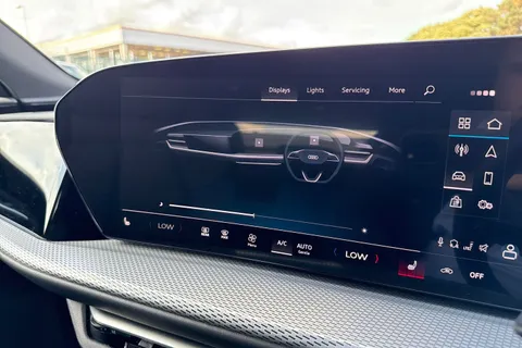 DK75UVJ Audi Q5 2.0 TFSI S line S Tronic quattro Euro 6 (s/s) 5dr Thumbnail #38