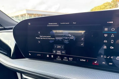 DK75UVJ Audi Q5 2.0 TFSI S line S Tronic quattro Euro 6 (s/s) 5dr Thumbnail #47