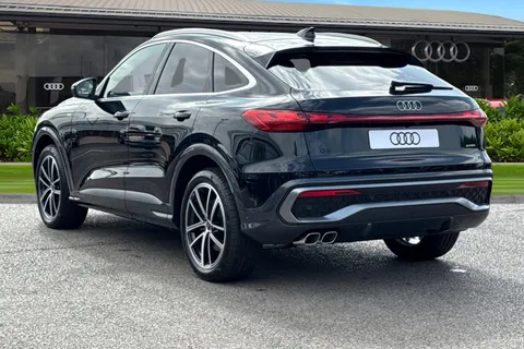 DK75UVA Audi Q5 2.0 TDI Launch Edition Sportback S Tronic quattro Euro 6 (s/s) 5dr Thumbnail #3