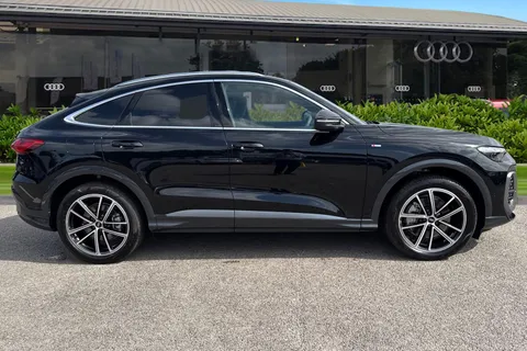DK75UVA Audi Q5 2.0 TDI Launch Edition Sportback S Tronic quattro Euro 6 (s/s) 5dr Thumbnail #4
