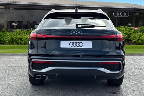 DK75UVA Audi Q5 2.0 TDI Launch Edition Sportback S Tronic quattro Euro 6 (s/s) 5dr Thumbnail #5