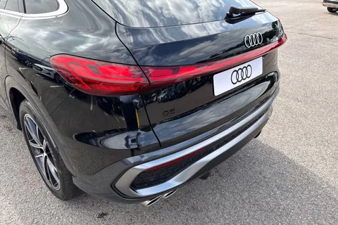 DK75UVA Audi Q5 2.0 TDI Launch Edition Sportback S Tronic quattro Euro 6 (s/s) 5dr Thumbnail #9