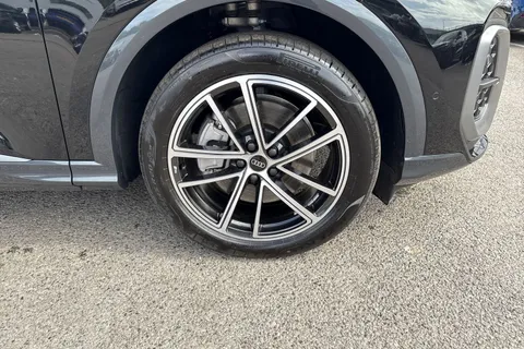 DK75UVA Audi Q5 2.0 TDI Launch Edition Sportback S Tronic quattro Euro 6 (s/s) 5dr Thumbnail #13