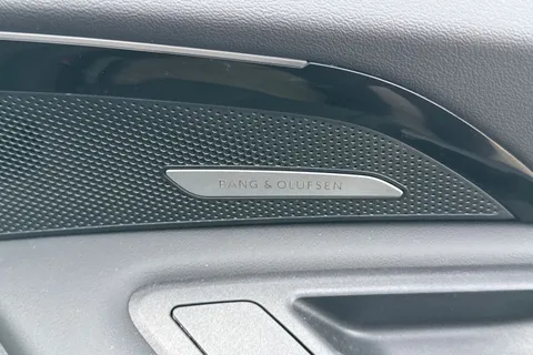 DK75UVA Audi Q5 2.0 TDI Launch Edition Sportback S Tronic quattro Euro 6 (s/s) 5dr Thumbnail #26