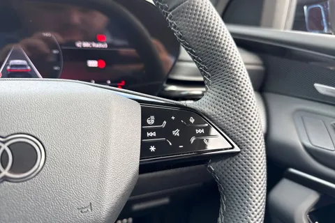 DK75UVA Audi Q5 2.0 TDI Launch Edition Sportback S Tronic quattro Euro 6 (s/s) 5dr Thumbnail #27