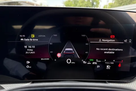 DK75UVA Audi Q5 2.0 TDI Launch Edition Sportback S Tronic quattro Euro 6 (s/s) 5dr Thumbnail #31