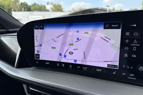 DK75UVA Audi Q5 2.0 TDI Launch Edition Sportback S Tronic quattro Euro 6 (s/s) 5dr Thumbnail #37