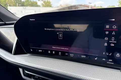 DK75UVA Audi Q5 2.0 TDI Launch Edition Sportback S Tronic quattro Euro 6 (s/s) 5dr Thumbnail #39