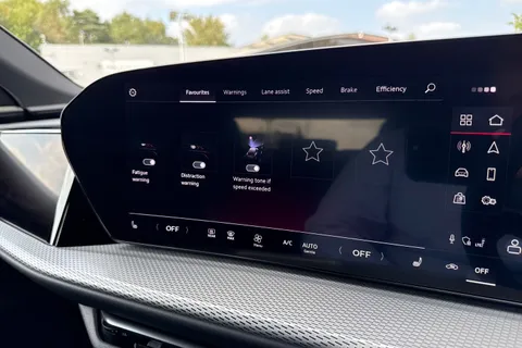 DK75UVA Audi Q5 2.0 TDI Launch Edition Sportback S Tronic quattro Euro 6 (s/s) 5dr Thumbnail #44