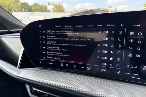 DK75UVA Audi Q5 2.0 TDI Launch Edition Sportback S Tronic quattro Euro 6 (s/s) 5dr Thumbnail #45