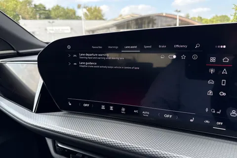 DK75UVA Audi Q5 2.0 TDI Launch Edition Sportback S Tronic quattro Euro 6 (s/s) 5dr Thumbnail #46